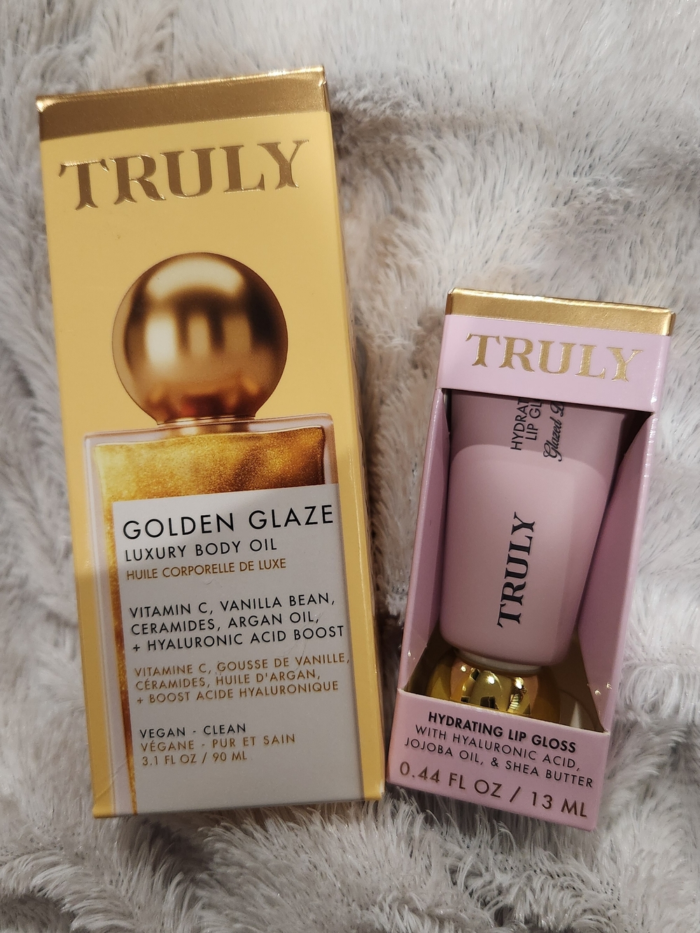 TRULY SET Hydrating Lip Gloss in Soft Pink & Golden GLAZE body Oil